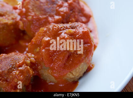 Boulettes de poisson cuisine marocaine - fishballs en sauce tomate Banque D'Images