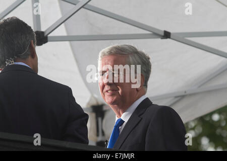 Westminster, London, UK. 19 septembre 2014. Le secrétaire à la défense, Michael Fallon donne sa réaction à la presse après le vote négatif à l'indépendance écossaise. Credit : amer ghazzal/Alamy Live News Banque D'Images