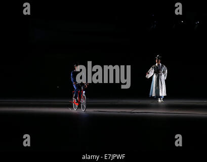 Incheon, Corée du Sud. Sep 19, 2014. Effectuer les acteurs au cours de la cérémonie d'ouverture des 17e Jeux asiatiques à Incheon, Corée du Sud, le 19 septembre 2014. Credit : Fei Maohua/Xinhua/Alamy Live News Banque D'Images