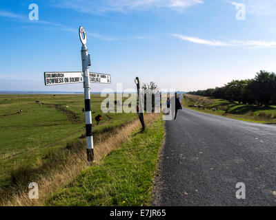 Mur d'Hadrien, Sentier National Chemin : sur la route du Port à Carlisle Carlisle à côté de Solway Firth, Cumbria Banque D'Images