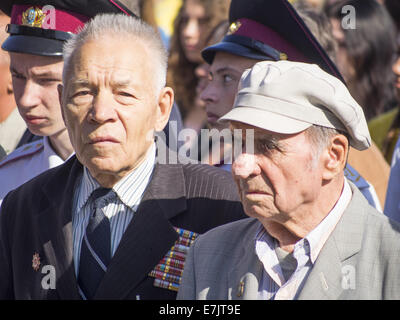 Réunion consacrée à la Journée internationale de la paix, qui a eu lieu près du Musée de la Grande guerre patriotique. Sep 19, 2014. Dans le mois de mars a été suivie par plus d'un millier de personnes : les anciens combattants et les anciens combattants de la guerre d'Afghanistan, les étudiants, les élèves, et à l'écoute des thèmes de la mars Kiev. Crédit : Igor Golovniov/ZUMA/Alamy Fil Live News Banque D'Images