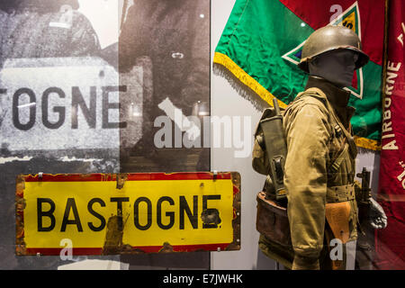 Ville de Bastogne criblés de signer dans le Bastogne War Museum à propos de la Seconde Guerre mondiale Bataille des Ardennes, Ardennes Belges, Belgique Banque D'Images