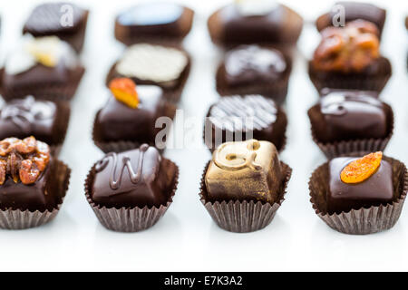 Truffes au chocolat gastronomique délicieux faits à la main par chocolatier professionnel. Banque D'Images