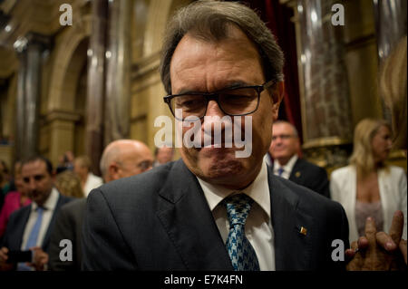 Barcelone, Espagne. 19 Septembre, 2014. Président de Catalogne Artur Mas arrive pour le Parlement Catalan quelques instants avant d'entamer le débat à approuver une loi permettant à un référendum sur l'indépendance. Le Parlement catalan a voté aujourd'hui pour approuver la loi qui permet de faire appel à un référendum d'autodétermination. Crédit : Jordi Boixareu/Alamy Live News Banque D'Images