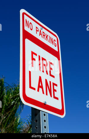 Aucun stationnement Fire Lane Sign Banque D'Images