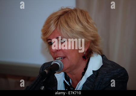 Antonella Paris, Chef du Département de la Culture de la région du Piémont prend la parole lors de la conférence de presse sur la Semaine européenne de la culture qui va commencer le 20 septembre au 28 mai 2014. © Elena Aquila/Pacific Press/Alamy Live News Banque D'Images