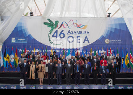 Guatemala City, Guatemala. Sep 19, 2014. Les ministres et les représentants assister à la photo officielle de la 46e assemblée générale extraordinaire de l'Organisation des États américains (OEA), à Guatemala City, la capitale du Guatemala, le 19 septembre 2014. L'OEA a tenu une réunion spéciale pour discuter des options possibles dans la lutte contre la drogue en Amérique. © Luis Echeverria/Xinhua/Alamy Live News Banque D'Images