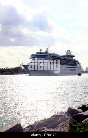 Mme majesté des mers est un navire de croisière de classe souverain détenu et exploité par Royal Caribbean International. Banque D'Images