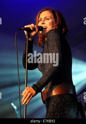 Alison moyet joue sur la scène au Festival l'Chadlington Cornbury Park Oxfordshire Royaume-Uni le 29 juin 2012 Banque D'Images
