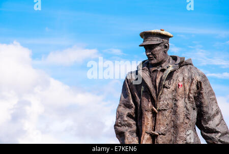 Statue de Sir David Stirling, fondateur de la sas, contre un ciel dramatique Banque D'Images