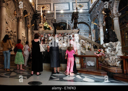 Saint Antoine de Padoue, statues, sanctuaire, reliques, tombeaux, sanctuaires, reste Banque D'Images