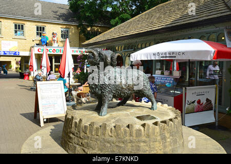 'L'Woolmarket' shopping precinct, Cirencester, Gloucestershire, Angleterre, Royaume-Uni Banque D'Images