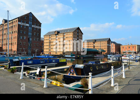 Bateaux amarrés dans le canal Gloucester Docks, Gloucester, Gloucestershire, Angleterre, Royaume-Uni Banque D'Images