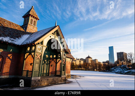 Nous, la ville de New York, Central Park. Harlem Meer, Charles A. Dana Discovery Center. Banque D'Images