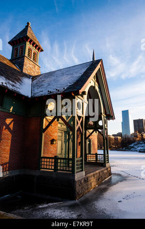 Nous, la ville de New York, Central Park. Harlem Meer, Charles A. Dana Discovery Center. Banque D'Images