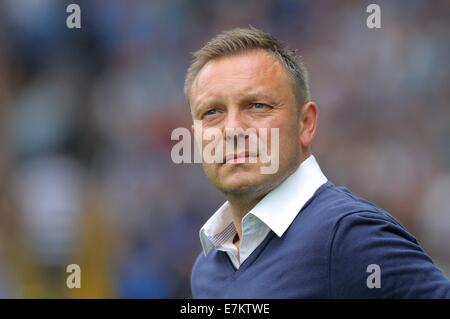 Paderborn, Allemagne. Sep 20, 2014. Paderborn entraîneur en chef André Breitenreiter avant la Bundesliga match entre SC Paderborn Hannover 96 et à l'Arène de Benteler à Paderborn, Allemagne, 20 septembre 2014. Photo : OLIVER KRATO/dpa (ATTENTION : En raison de la lignes directrices d'accréditation, le LDF n'autorise la publication et l'utilisation de jusqu'à 15 photos par correspondance sur internet et dans les médias en ligne pendant le match.)/dpa/Alamy Live News Banque D'Images