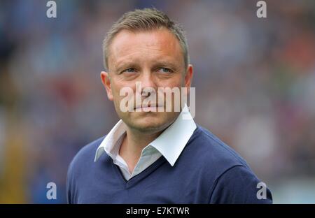 Paderborn, Allemagne. Sep 20, 2014. Paderborn entraîneur en chef André Breitenreiter avant la Bundesliga match entre SC Paderborn Hannover 96 et à l'Arène de Benteler à Paderborn, Allemagne, 20 septembre 2014. Photo : OLIVER KRATO/dpa (ATTENTION : En raison de la lignes directrices d'accréditation, le LDF n'autorise la publication et l'utilisation de jusqu'à 15 photos par correspondance sur internet et dans les médias en ligne pendant le match.)/dpa/Alamy Live News Banque D'Images