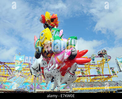 Munich, Allemagne. Sep 20, 2014. Les ballons sont photographié à un amusement ride à l'Oktoberfest de Munich, Allemagne, 20 septembre 2014. 181ème Oktoberfest se poursuit jusqu'à 05 octobre 2014. Photo : Ursula Dueren/dpa/Alamy Live News Banque D'Images