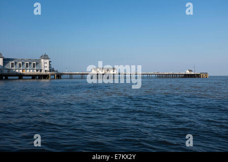 La jetée victorienne avec la marée haute à Penarth, dans le sud du Pays de Galles UK Banque D'Images