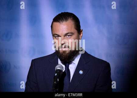 New York, USA. Sep 20, 2014. L'acteur américain Leonardo DiCaprio assiste à une cérémonie pour sa nomination en tant que messager de la paix de l'ONU au siège de l ONU à New York, le 20 septembre 2014. En tant que messager de la paix de l'ONU avec un accent particulier sur les changements climatiques, M. DiCaprio portera sur le sommet des Nations Unies sur le climat sur le 23 septembre à New York. Credit : Niu Xiaolei/Xinhua/Alamy Live News Banque D'Images