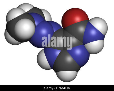 La Dacarbazine chimiothérapie du cancer molécule pharmaceutique. Les atomes sont représentés comme des sphères avec codage couleur classiques : l'hydrogène (blanc) Banque D'Images