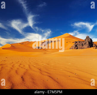 Dunes de sable et rochers, désert du Sahara, l'Algérie Banque D'Images
