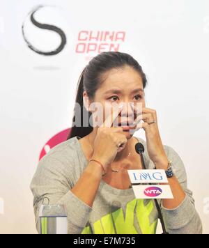 Beijing, Chine. Sep 21, 2014. Célèbre joueur de tennis chinoise Li Na réagit au cours de sa retraite, conférence de presse à Beijing, capitale de la Chine, 21 septembre 2014. La première et la seule gagnante du Grand Chelem Li Na a officiellement annoncé sa retraite le 19 septembre, laissant le tennis chinois aspiration à la prochaine superstar. © Li Wen/Xinhua/Alamy Live News Banque D'Images