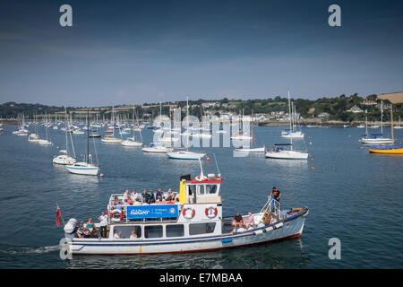 Le Tamar Belle, une St Mawes ferry laissant son amarrage. Banque D'Images