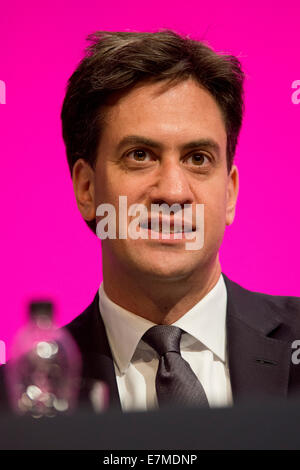 MANCHESTER, UK. 21 Septembre, 2014. Ed Miliband, leader du parti travailliste, le chef de l'opposition, le premier jour de la conférence annuelle du Parti travailliste à Manchester Central Convention Complex Crédit : Russell Hart/Alamy Live News. Banque D'Images