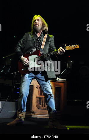 18 septembre 2014 - Raleigh, Caroline du Nord, USA - TOM PETTY & THE HEARTBREAKERS effectuant au PNC Arena situé à Raleigh, NC. (Crédit Image : © Tina Fultz/Zuma sur le fil) Banque D'Images