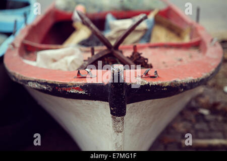 Tiré le gros plan de la pêche à la jetée de la station balnéaire Banque D'Images