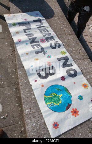 Manchester, UK 21 septembre, au Royaume-Uni. Il n'y a pas de planète B' signe sur la fracturation de Greater Manchester's People's mars climatique, rallye et hall de la conférence du parti travailliste à Manchester. Une marche de Piccadilly Gardens en solidarité avec les centaines de milliers de personnes attendues pour mars à New York, Londres et huit autres grandes villes pour réclamer des mesures sur le changement climatique. Credit : Mar Photographics/Alamy Live News. Banque D'Images