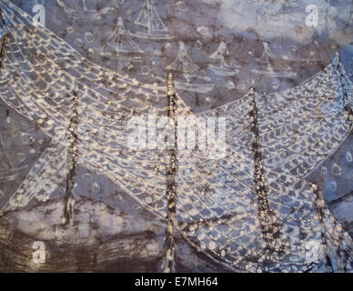 Fermeture partielle de la cire colorée sur le thème de la nature, d'art batik bleu, le rendu des bateaux de pêche et les filets de pêche hung out to dry Banque D'Images