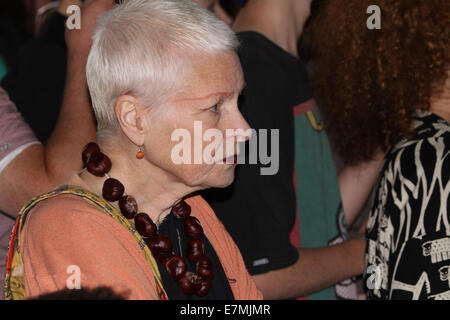 L'actrice britannique Emma Thomson et styliste Vivienne Westwood inscrivez-vous des dizaines de milliers à défiler dans les rues de Londres avant le sommet d'urgence des Nations Unies sur les changements climatiques. 21.09.2014 Banque D'Images