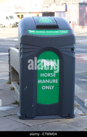 Les Poubelles pour le fumier de cheval sur le front de mer Blackpool Lancashire UK Banque D'Images