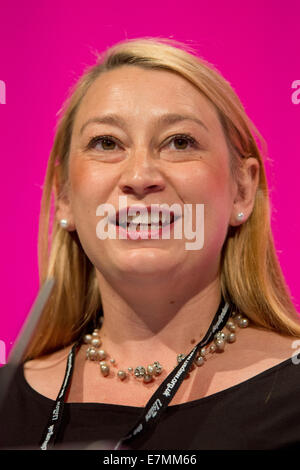 Manchester, UK. Sep 21, 2014. PPC du travail pour Norwich North Jessica Asato, traite de l'auditorium de la première journée de la conférence annuelle du Parti travailliste à Manchester Central Convention Complex Crédit : Russell Hart/Alamy Live News. Banque D'Images