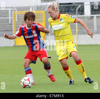 Munich, Bavière, Allemagne. 21 Sep, 2014. De gauche 13 Mana IWABUCHI/JPN/Muenchen, 4Kristin DEMANN/Hoffenheim, .femme allemande soccer league, FC Bayern München vs TSG 1899 Hoffenheim, .Muenchen, stade à l'Gruenwalder Street, © Wolfgang Fehrmann/Wolfgang Fehrmann/ZUMA/Alamy Fil Live News Banque D'Images