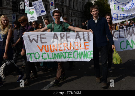 Londres, Royaume-Uni. 21e Septembre, 2014. Parade des animaux avec des dizaines de milliers de gens normaux, foyer, famille, enfants et bébés la marche pour faire connaître les changements climatiques à travers le monde. Credit : Voir Li/Alamy Live News Banque D'Images