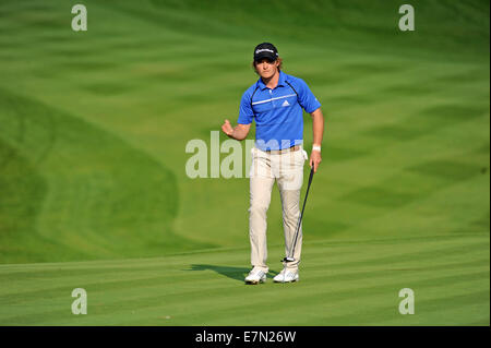 Newport, Pays de Galles. Sep 21, 2014. Les fournisseurs d'Handa Wales Open Golf dernière journée au Celtic Manor Resort à Newport, Royaume-Uni.  : Eddie Pepperell d'Angleterre sur le 18ème green. Credit : Phil Rees/Alamy Live News Banque D'Images