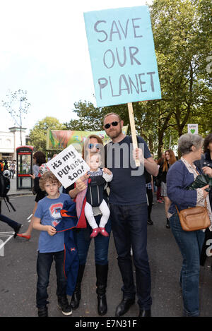 Londres, Royaume-Uni. 21e Septembre, 2014. Parade des animaux avec des dizaines de milliers de gens normaux, foyer, famille, enfants et bébés la marche pour faire connaître les changements climatiques à travers le monde. Credit : Voir Li/Alamy Live News Banque D'Images