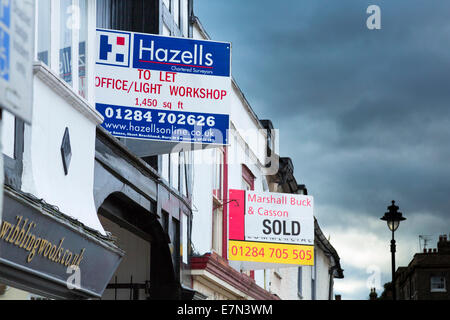 De laisser un signe sur un local commercial Banque D'Images