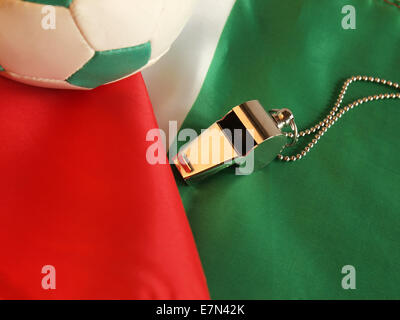 Drapeau Italien avec un ballon de foot Banque D'Images