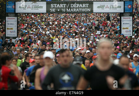 Ottawa, Canada. Sep 21, 2014. Porteur pour le demi-marathon à l'Armée du Canada 2014 à Ottawa, Canada, le 21 septembre, 2014. Les soldats blessés et les athlètes handicapés ont été parmi les 25 000 coureurs à l'événement annuel qui aide à recueillir des fonds pour les familles des militaires. Credit : Cole Burston/Xinhua/Alamy Live News Banque D'Images