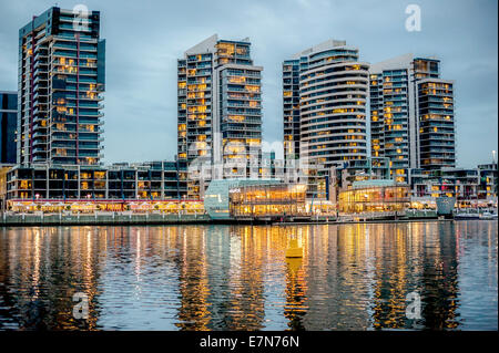 Le port de Victoria à Docklands et le quartier central des affaires de Melbourne, Australie Banque D'Images