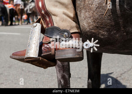 Gros plan du Western-style cowboy spur sur des bottes d'équitation - USA Banque D'Images