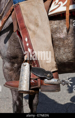 Gros plan du Western-style cowboy spur sur des bottes d'équitation - USA Banque D'Images