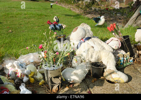 Belle pensée respectueuse et pacifique pour recueillir celles pensées pour la perte de chers jeunes bébés et enfants cimetière spécial Banque D'Images