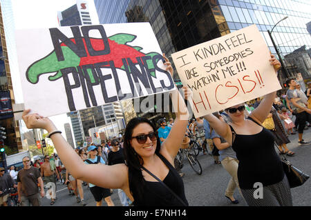 Vancouver. Sep 21, 2014. Un homme prend part à la mars du climat, deux jours avant un sommet des Nations Unies sur le changement climatique, le 21 septembre 2014 à Vancouver, Canada. Des centaines de résidents de la côte ouest du Canada, ville de Vancouver se sont joints à des centaines de milliers de manifestants qui sont descendus dans les rues des principales villes du monde le dimanche à l'avant mars de cette semaine très attendue du sommet climatique des Nations Unies. Crédit : Sergei Bachlakov/Xinhua/Alamy Live News Banque D'Images