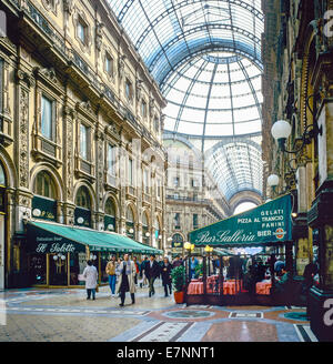 Galerie Vittorio Emanuele II shopping arcade Milan Lombardie Italie Europe Banque D'Images