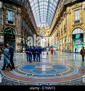 Galerie Vittorio Emanuele II shopping arcade Milan Lombardie Italie Europe Banque D'Images